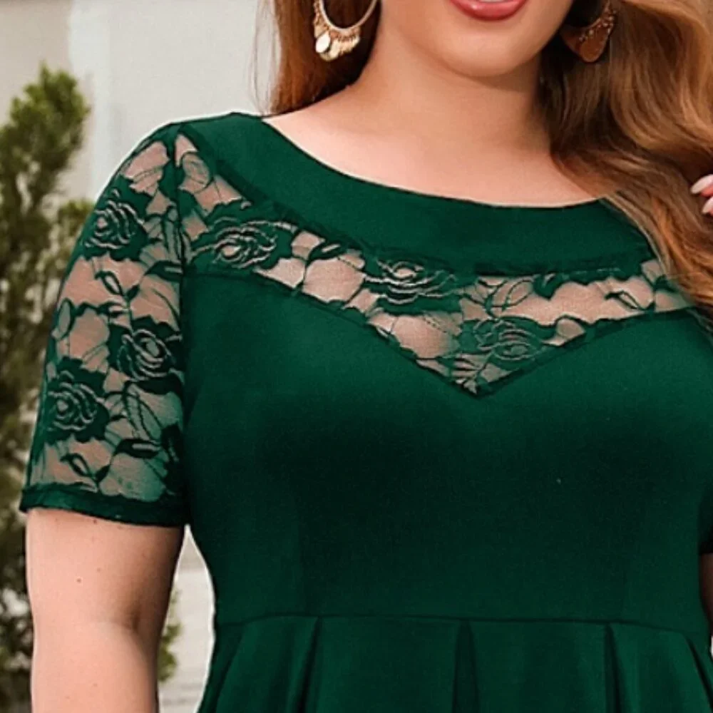 Plus Size Ruched Round Neck Short Sleeve Dress - Picture 7 of 8